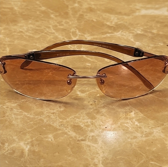 Set of 4 Variety Sunglasses - Picture 9 of 15